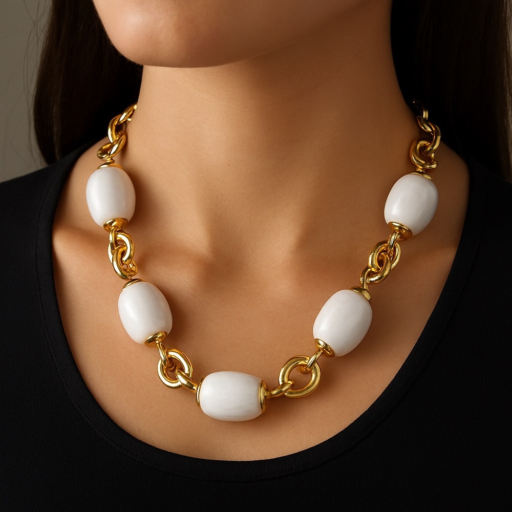 Vintage Bead necklace white with goldtone links 30” long